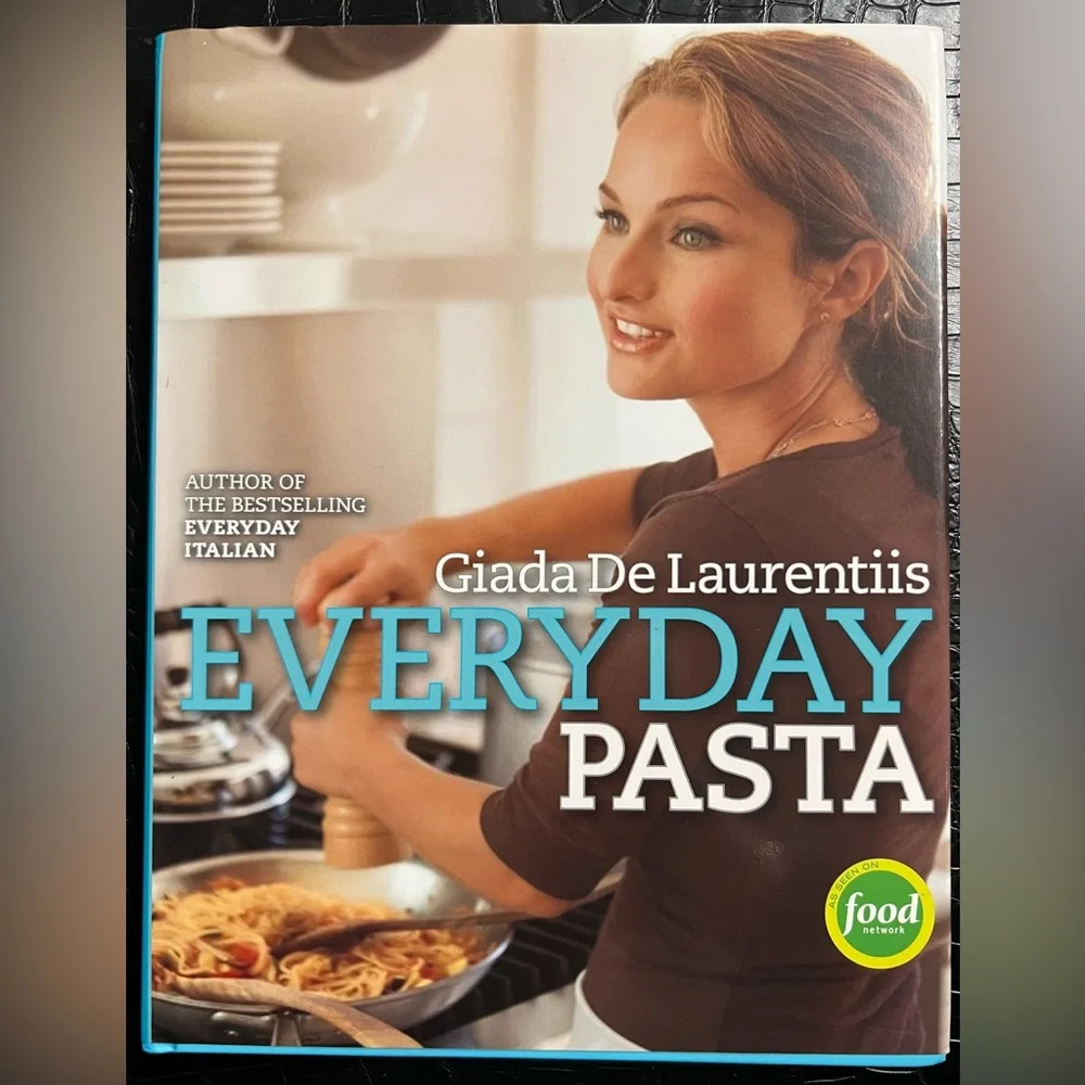 Food Network's Everyday Pasta Cookbook by Giala de Laurentiis - Picture 1 of 3
